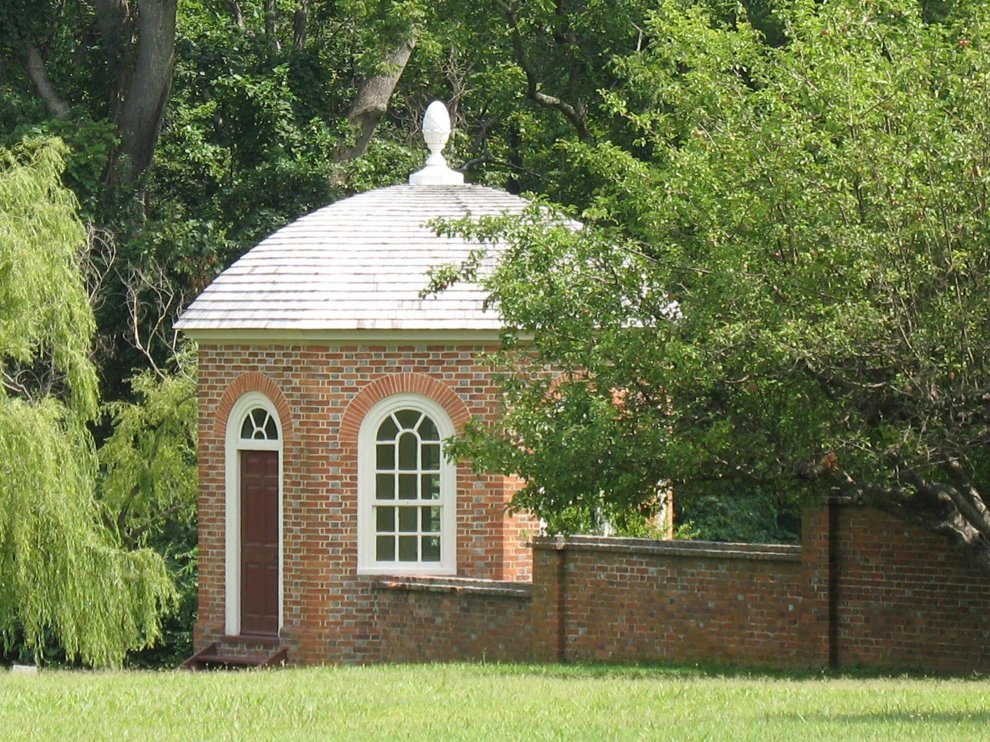 Inn At Stratford Hall East End Exterior photo